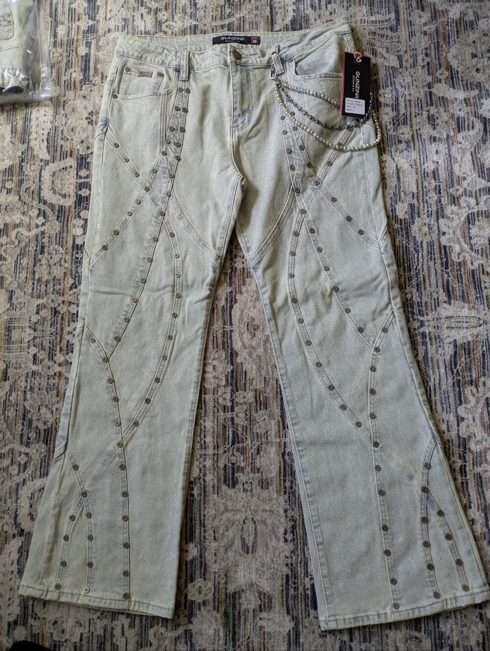 NWT Gunzinii Denim & Co. GZ809 Rivet Jeans w/ Beaded Wallet Chain – Size 38
